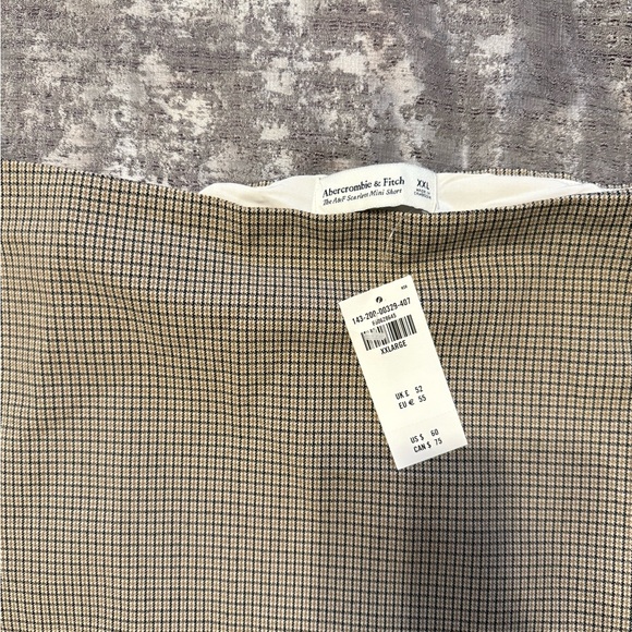 Abercrombie & Fitch Beige Checkered Mini Skirt - Picture 4 of 4